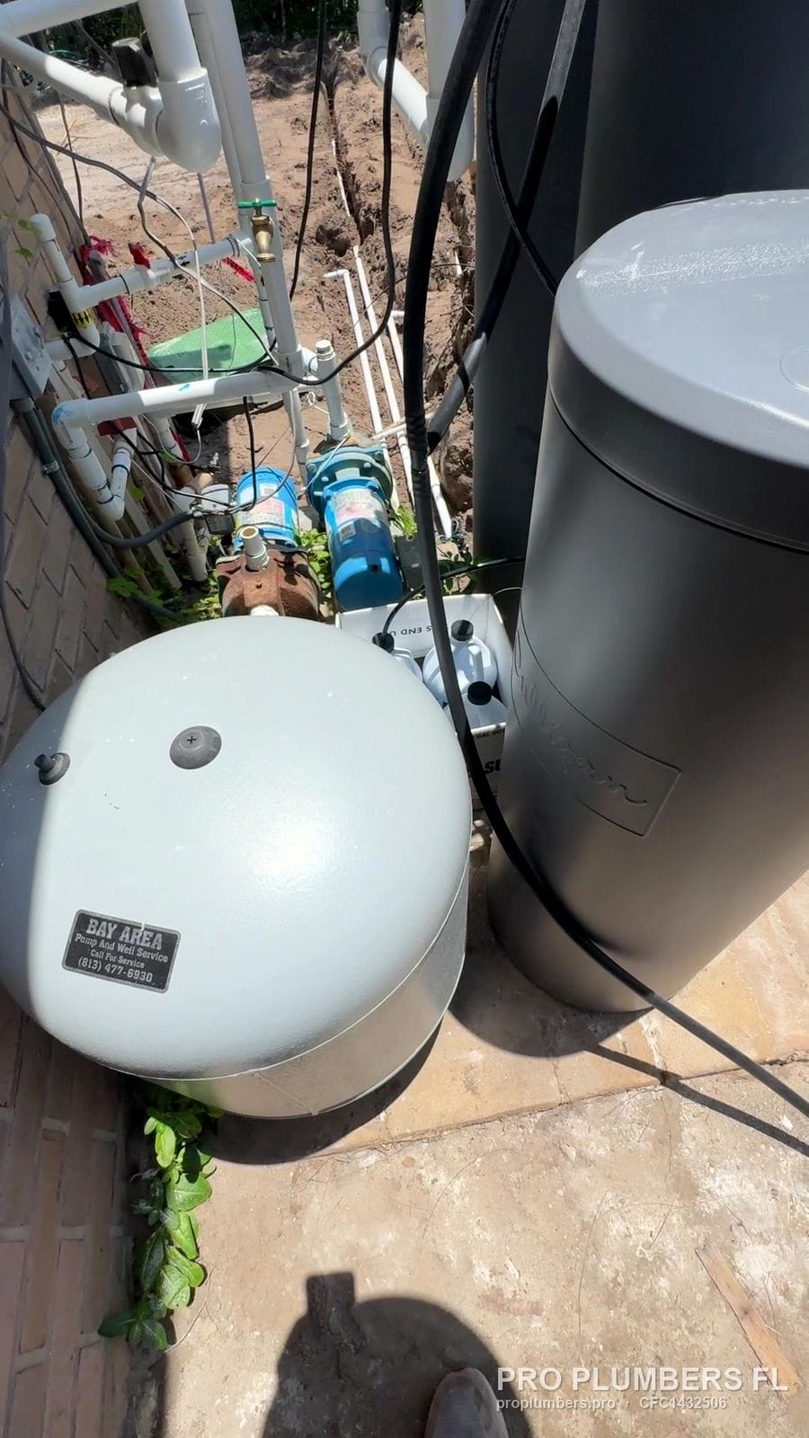 Irrigation pump and pressure tank at the house wall in Ruskin, Florida by PRO PLUMBERS FL, LLC (licence CFC1432506)