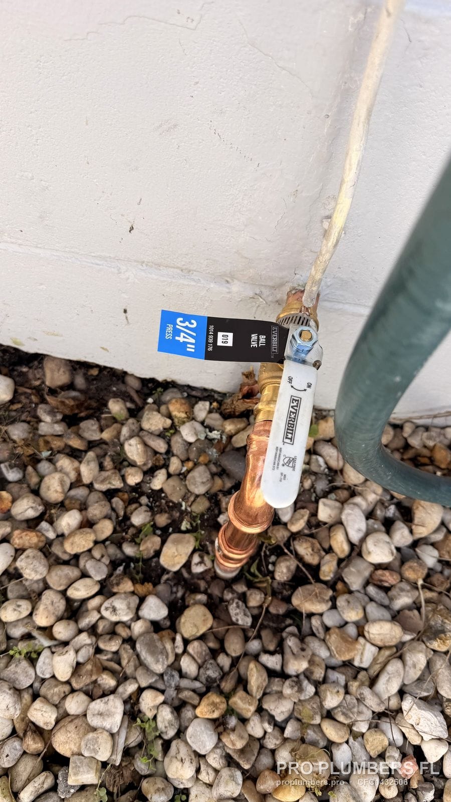 Main water shutoff ball valve on a press-fit copper service line at the house in St Petersburg, Florida by PRO PLUMBERS FL, LLC (licence CFC1432506)