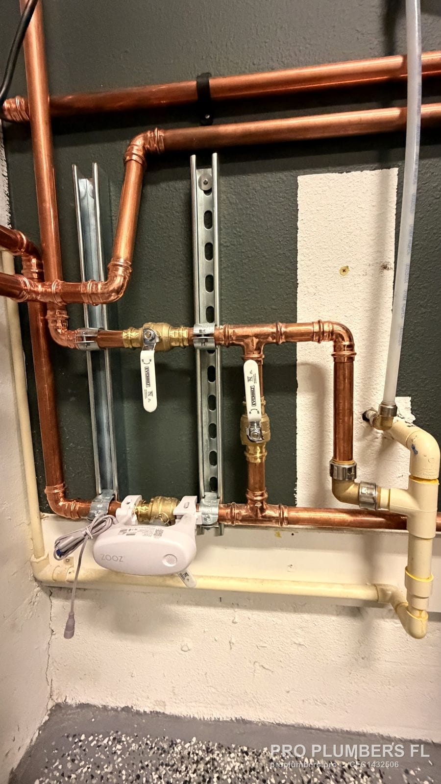 Press copper bypass manifold with ball valves and automatic shutoff valve in Dunedin, Florida by PRO PLUMBERS FL, LLC (licence CFC1432506)