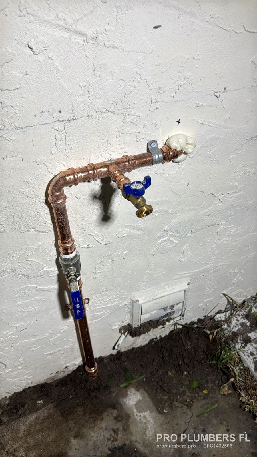 Finished press-fit copper water service riser with shut-off valve and hose bibb in Hudson, Florida by PRO PLUMBERS FL, LLC (licence CFC1432506)