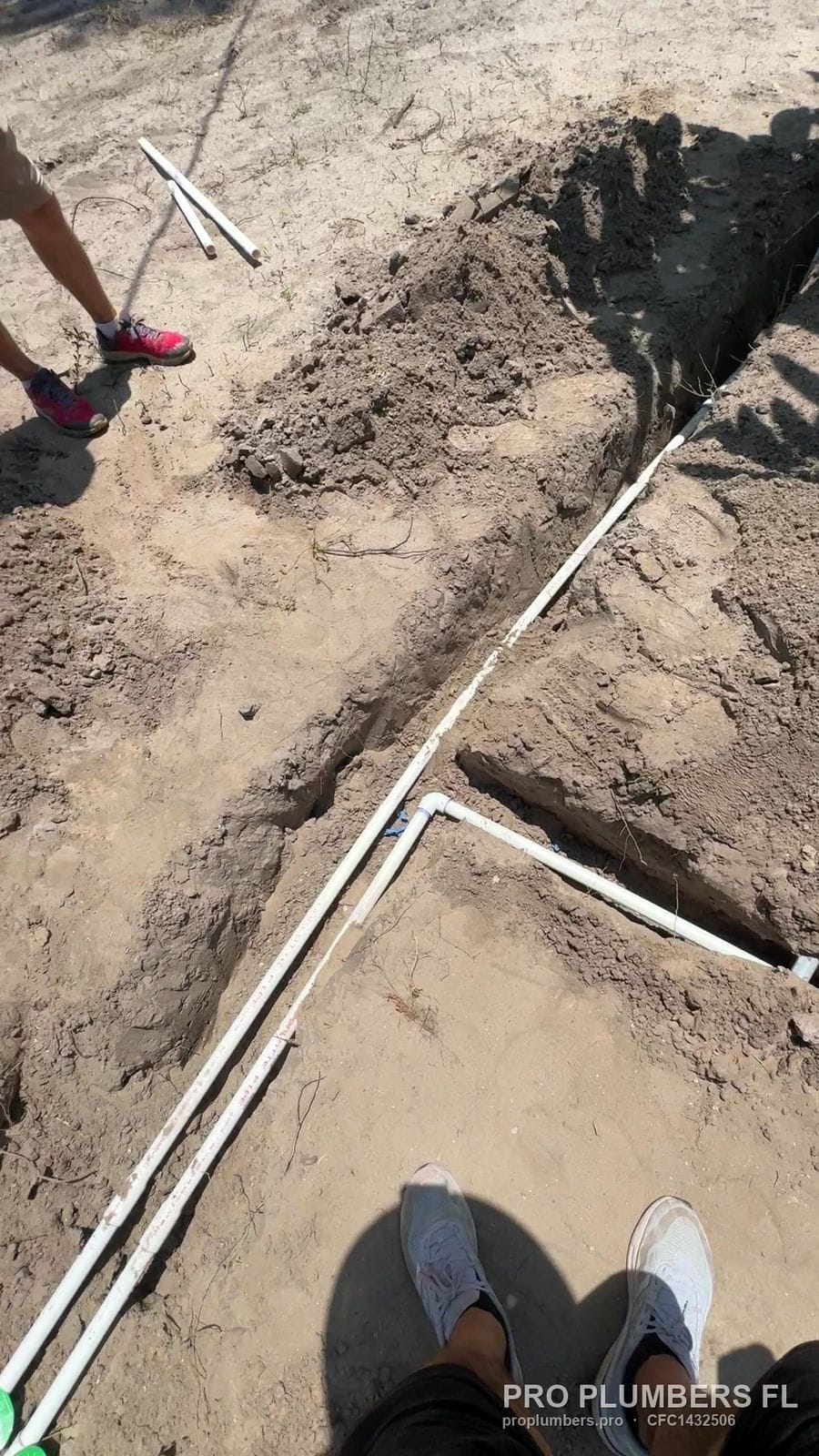 PVC irrigation T-branch laid in trenches in Ruskin, Florida by PRO PLUMBERS FL, LLC (licence CFC1432506)