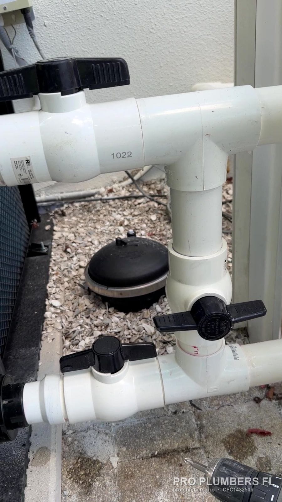 PVC pool plumbing with 3-way valves at a heat pump pool heater in Palm Harbor, Florida by PRO PLUMBERS FL, LLC (licence CFC1432506)