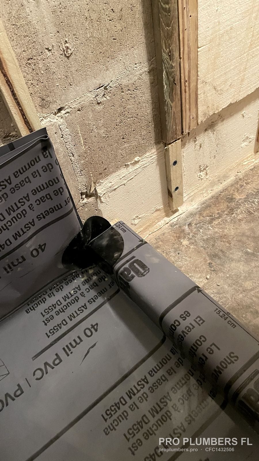 Folded corner of a 40 mil PVC shower pan liner against the curb framing in Land O' Lakes, Florida by PRO PLUMBERS FL, LLC (licence CFC1432506)